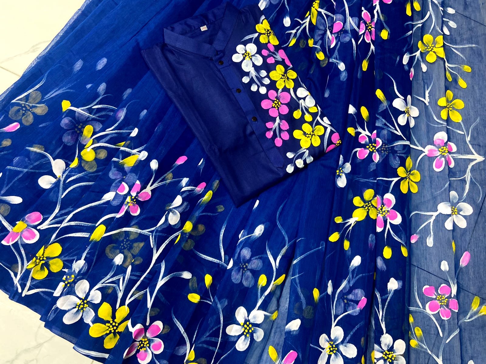 কাপল স্টাইলে এবার আসুক আলাদা ছোঁয়া!